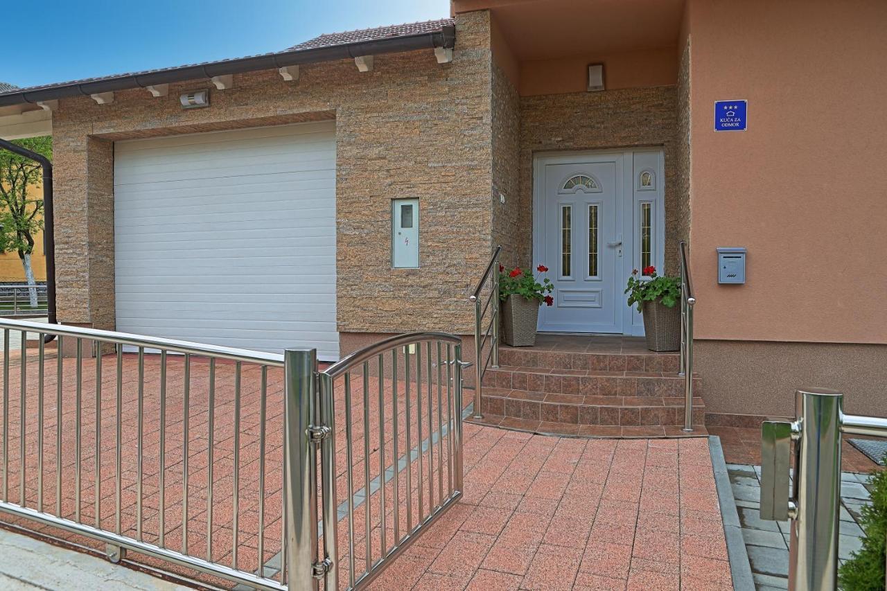 Holiday House Lana *** Otočac Exterior foto