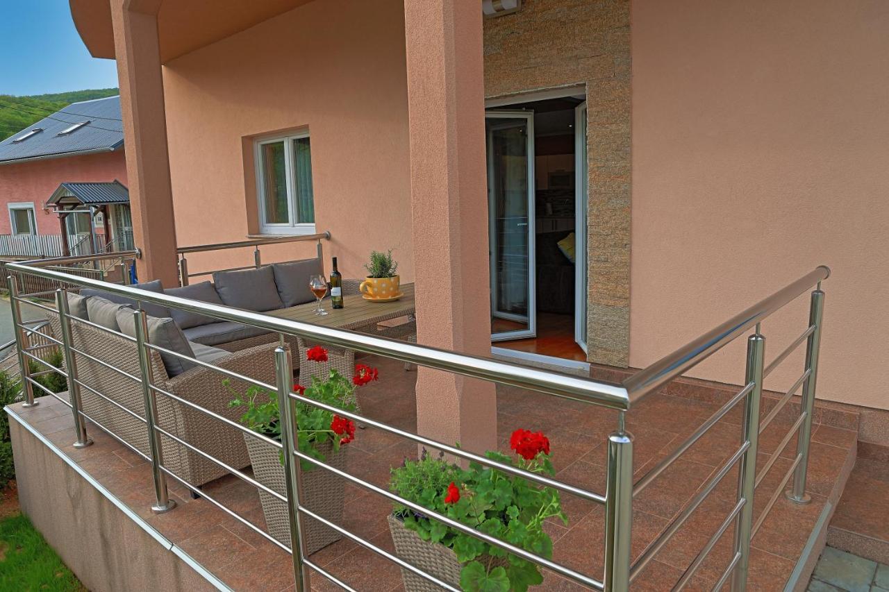 Holiday House Lana *** Otočac Exterior foto