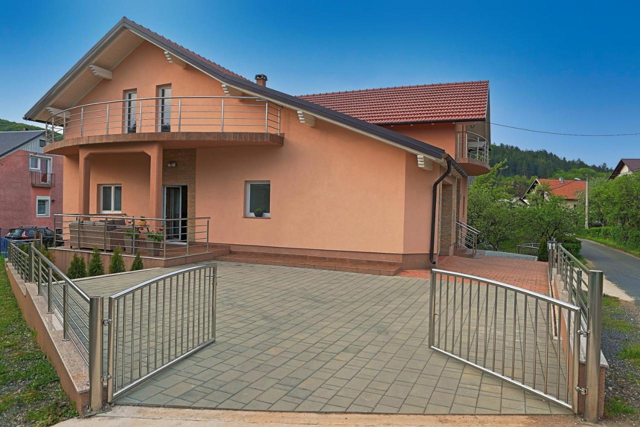 Holiday House Lana *** Otočac Exterior foto